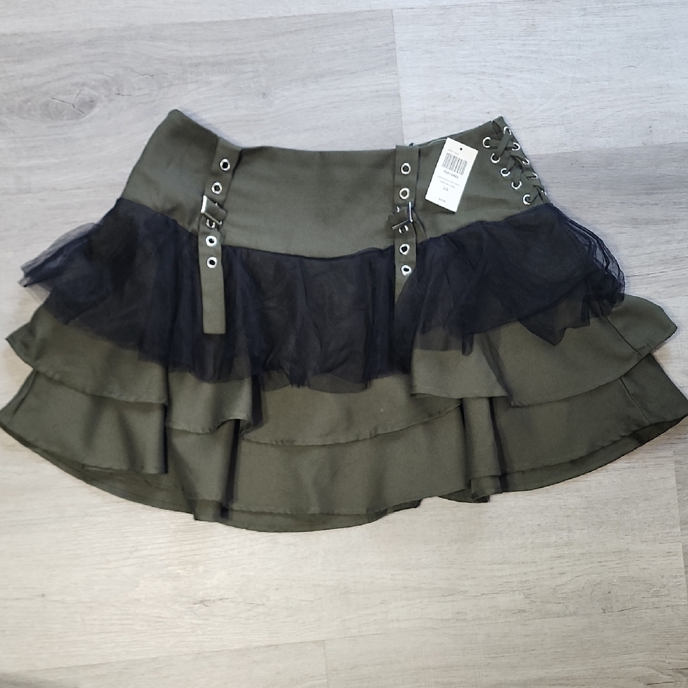 Stylish Olive Skirt with Black Tulle Accents